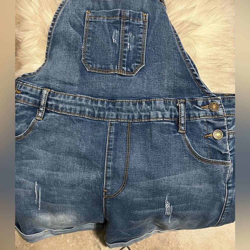 Very cute and comfy overall jean shorts!!!😍😍